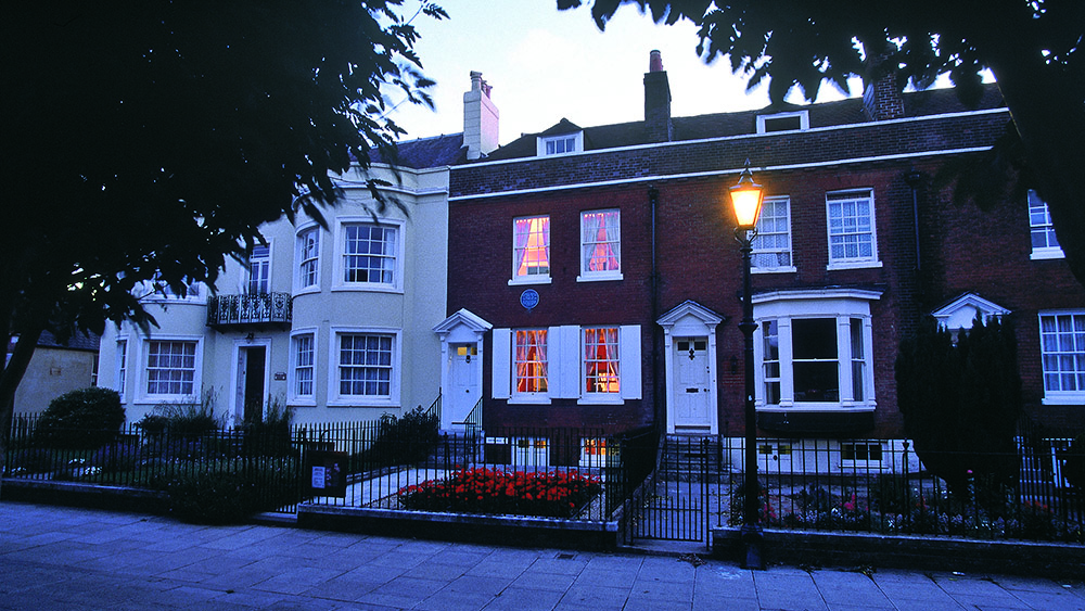 Charles Dickens: Charles Dickens Birthplace Museum